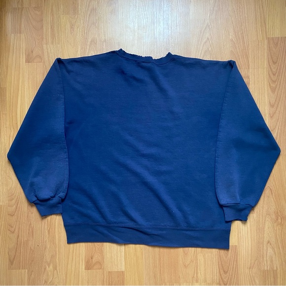 Vintage Russell Athletic Men’s Naturally Distressed Navy Crewneck Size XL - Picture 2 of 13